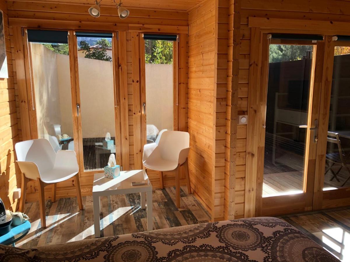 Chalet De La Source Rognac Exterior photo